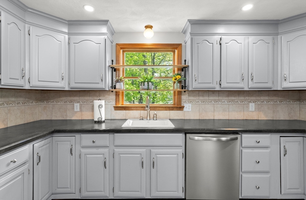 7 Byfield Rd, Groveland, MA Photo #13