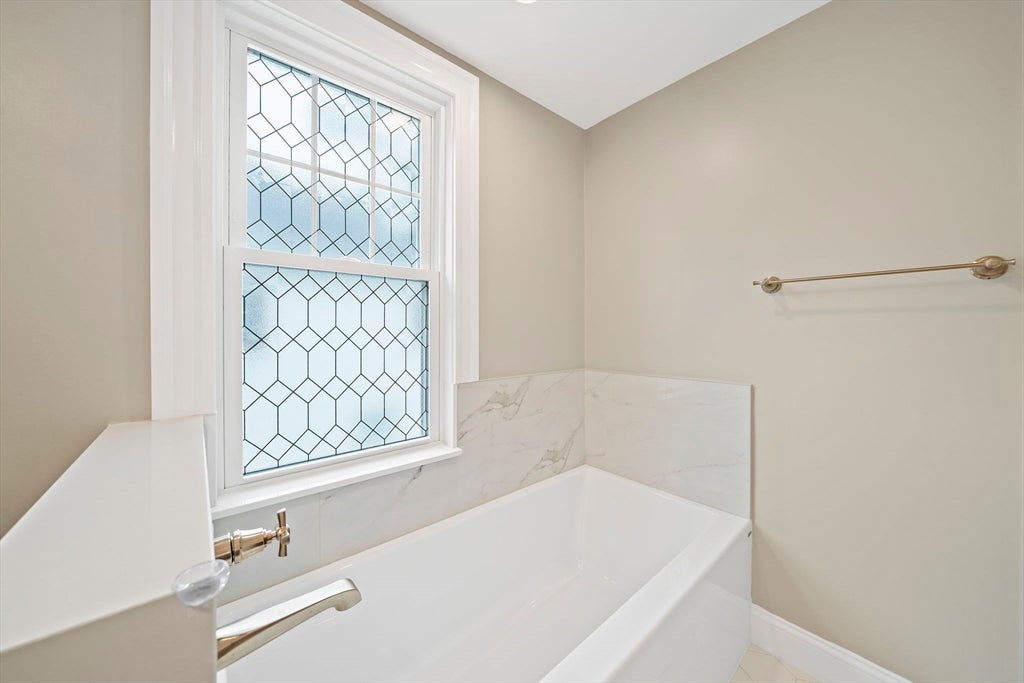 18 Thurlow St, Boston, MA Photo #24