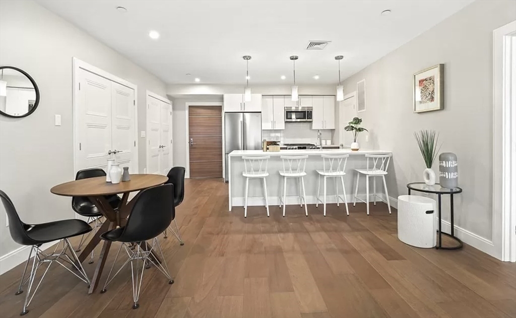 425 Lagrange St 210
