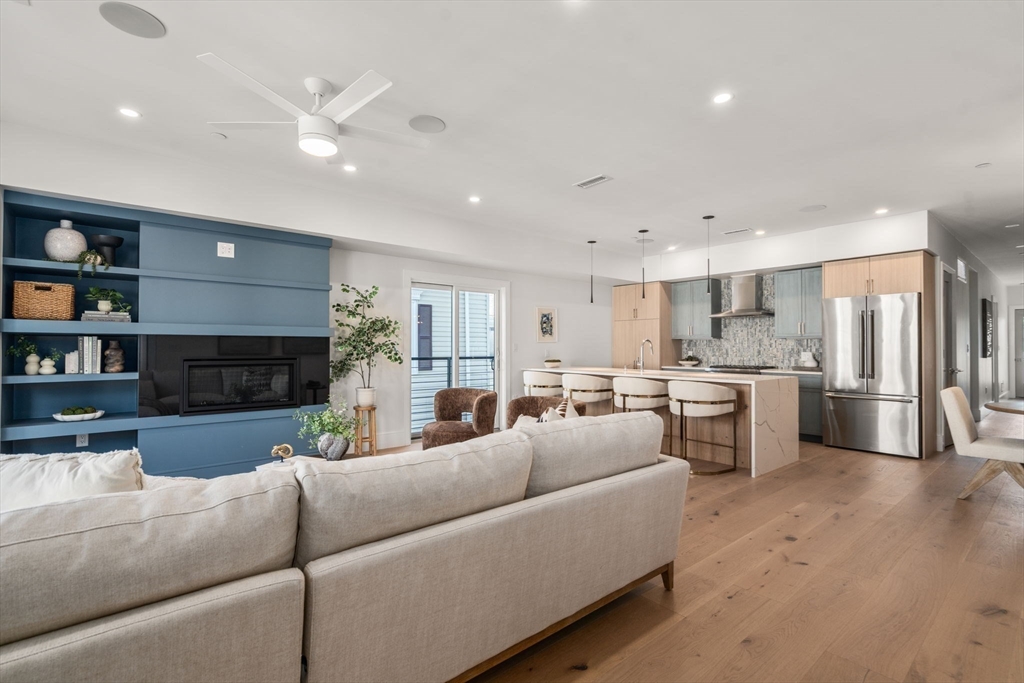 527 East 7th Street 4A
