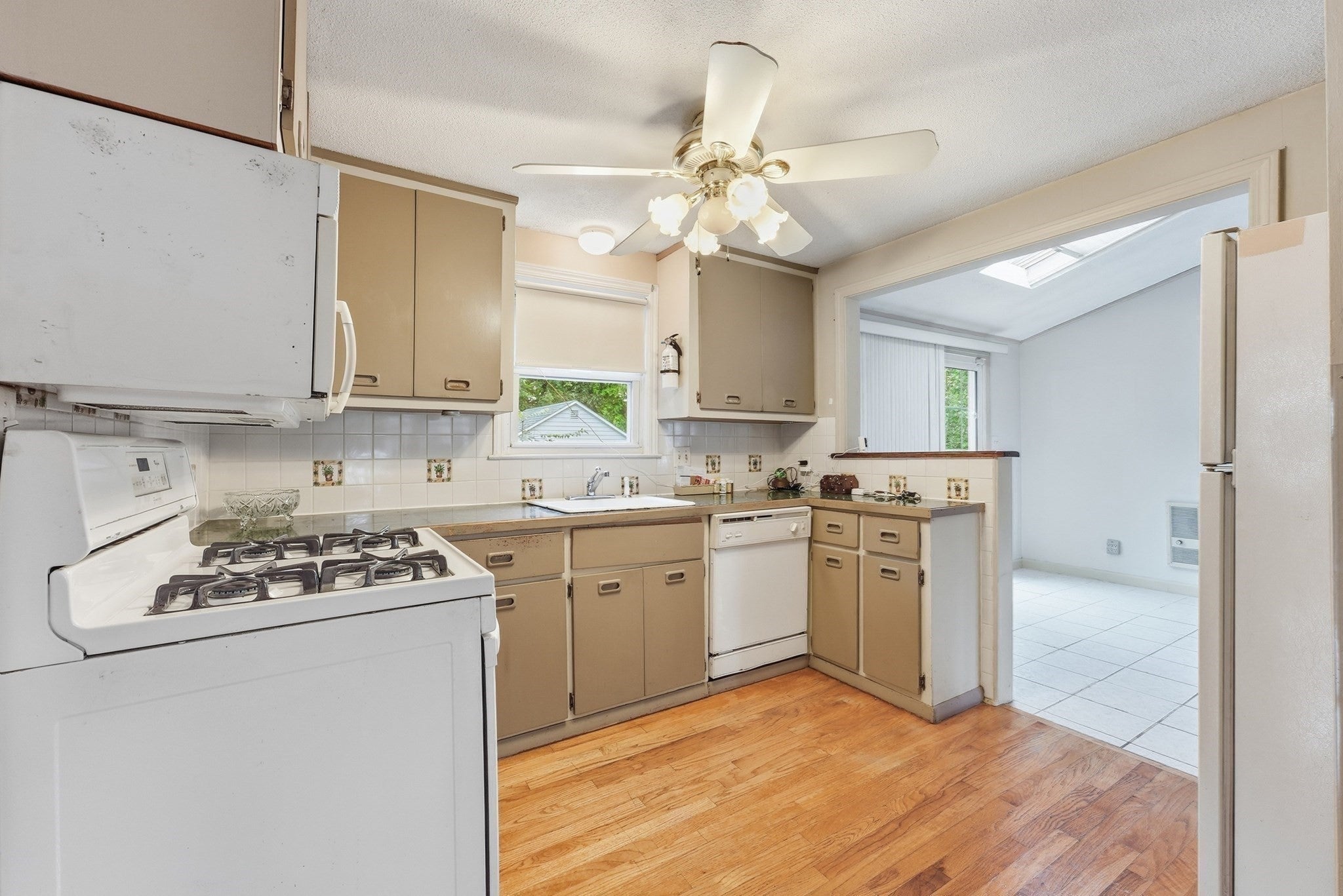 76 Fenway Dr, Springfield, MA Photo #10