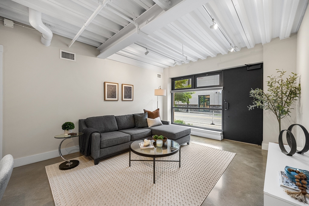 305 Webster Ave 109