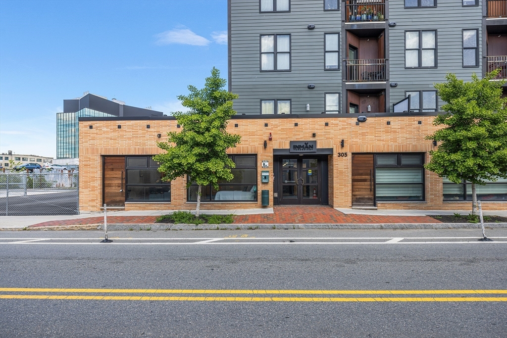 305 Webster Ave 109