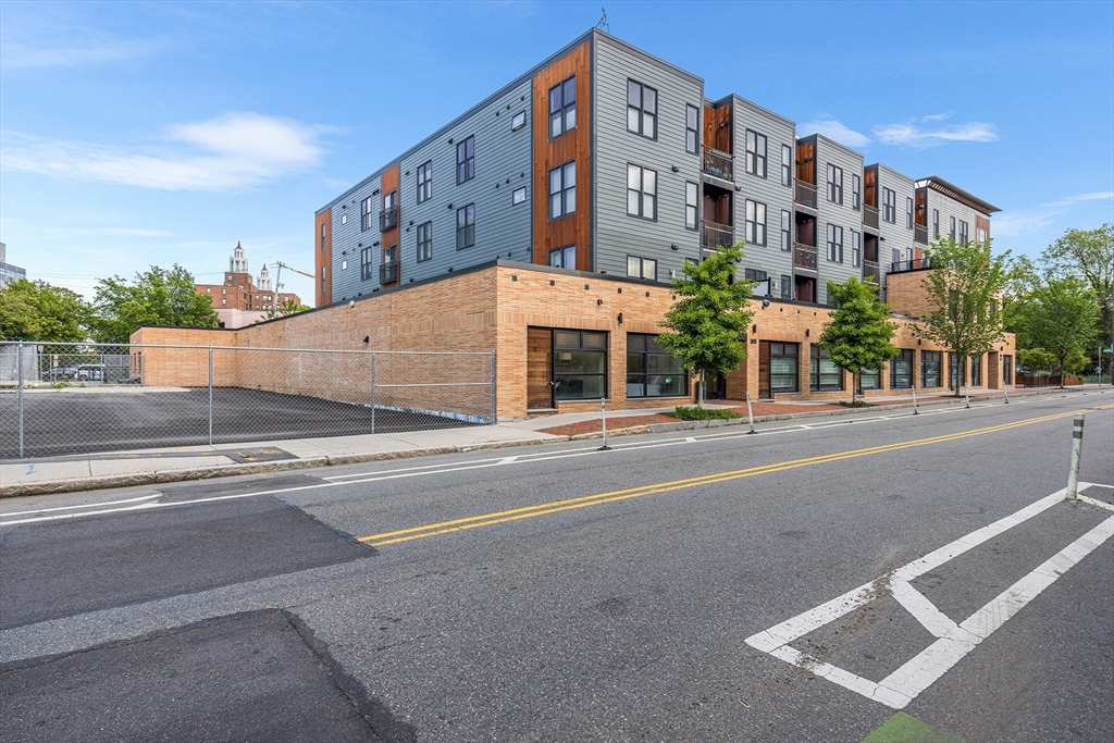 305 Webster Ave 109