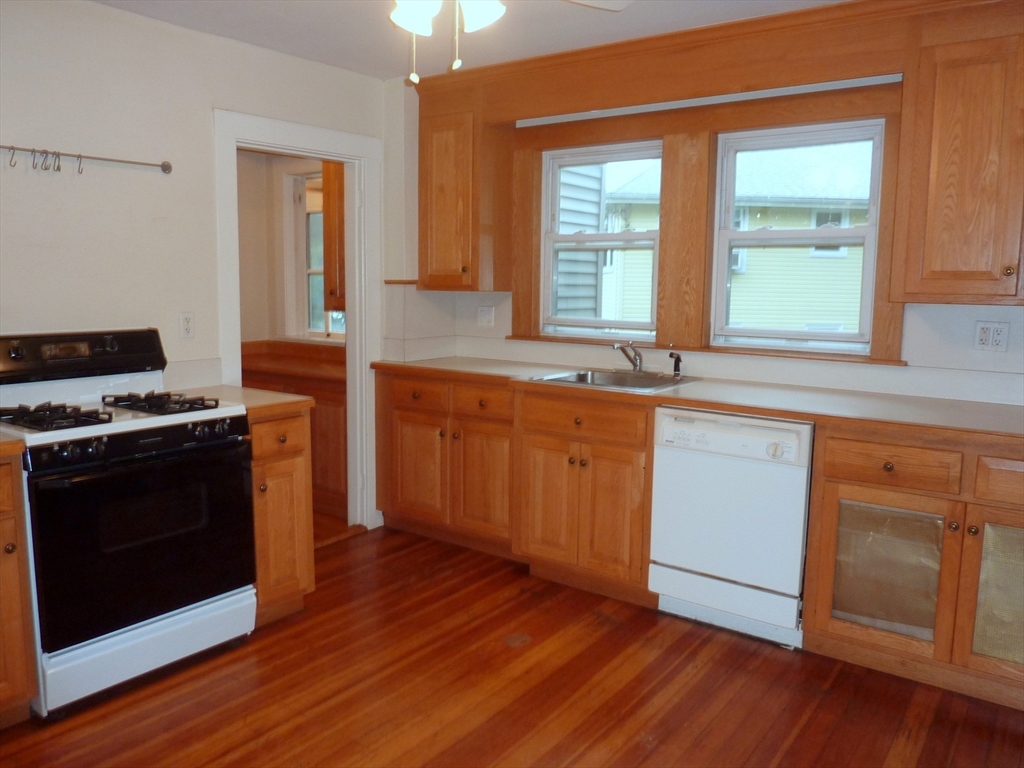 Belmont, Massachusetts 02478, United States, 2 Bedrooms Bedrooms, ,1 BathroomBathrooms,Residential,Active,253740