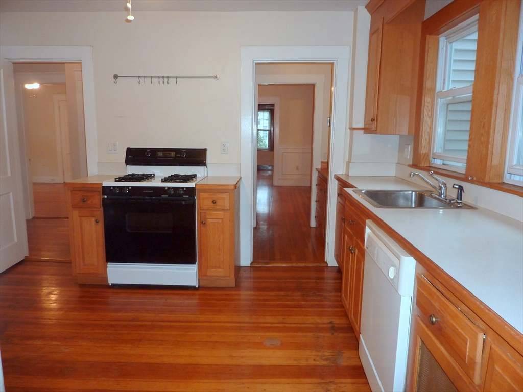 Belmont, Massachusetts 02478, United States, 2 Bedrooms Bedrooms, ,1 BathroomBathrooms,Residential,Active,253740