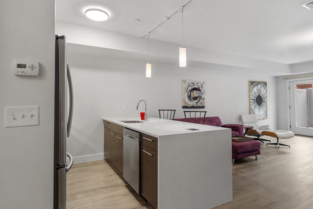 70 Bremen St 207