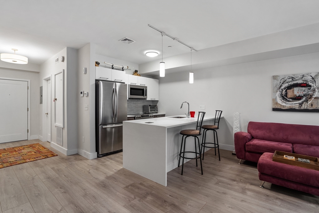 70 Bremen St 207