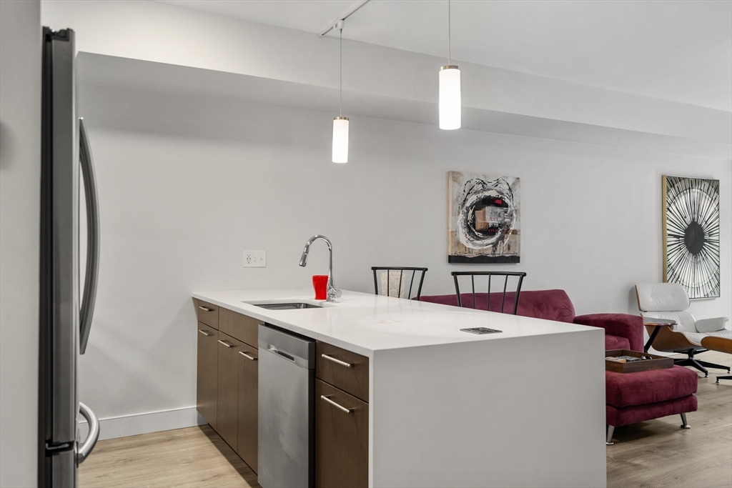 70 Bremen St 207
