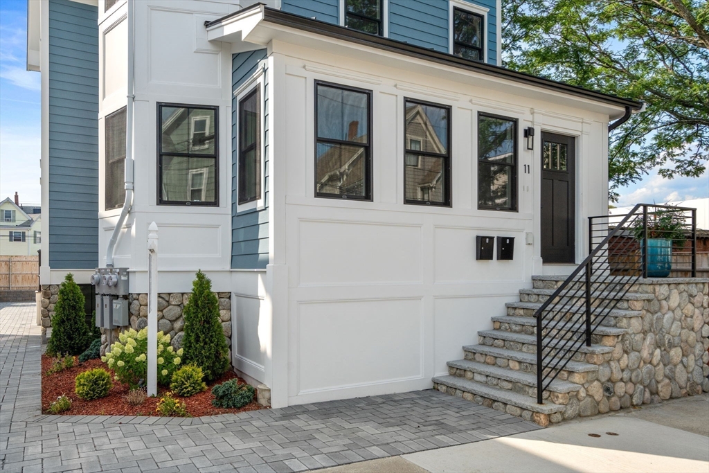 11 Macarthur Street A