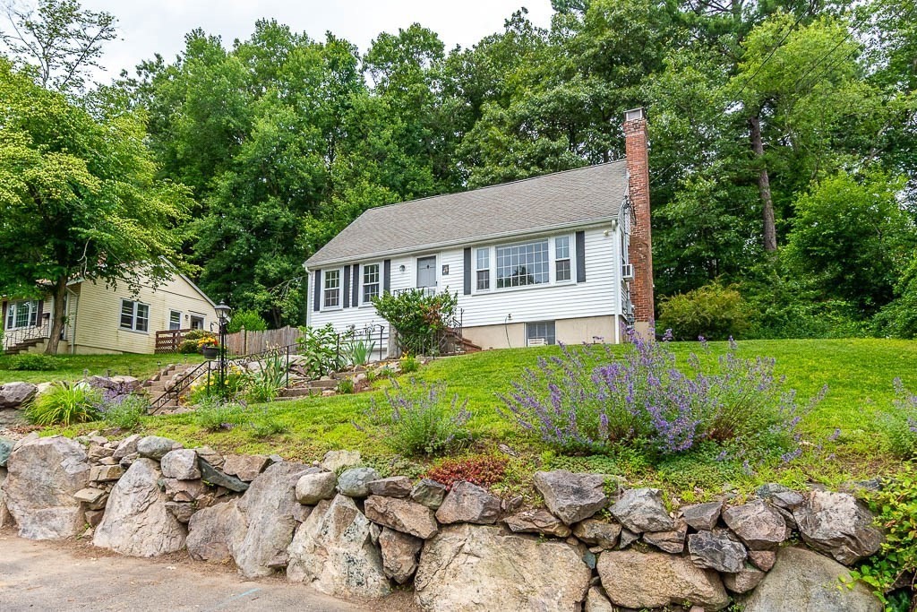 70 Fox Meadow Ln