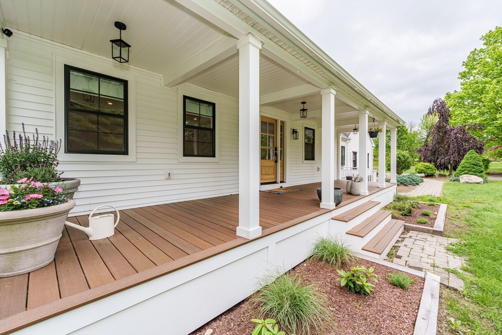 6 Hitching Post Ln