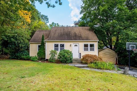 8 Chestnut St Grafton MA 01519