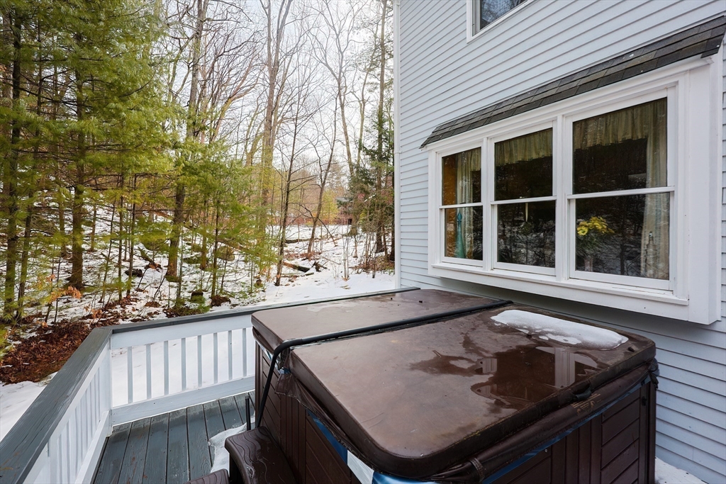 Upton, Massachusetts 01568, United States, 4 Bedrooms Bedrooms, ,3 BathroomsBathrooms,Residential,Pending,83771