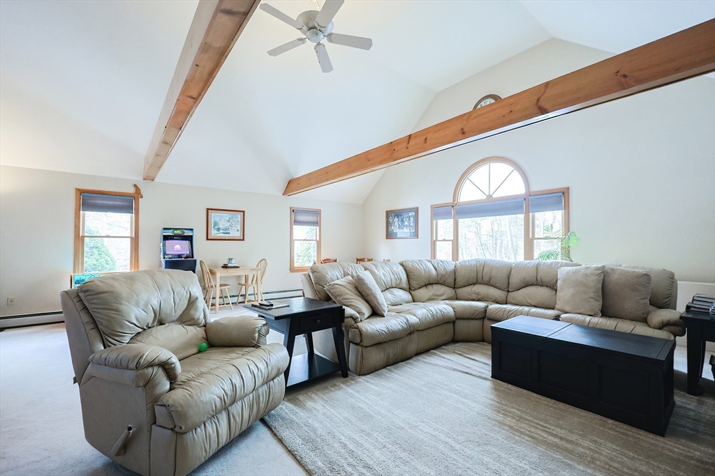 Upton, Massachusetts 01568, United States, 4 Bedrooms Bedrooms, ,3 BathroomsBathrooms,Residential,Pending,83771