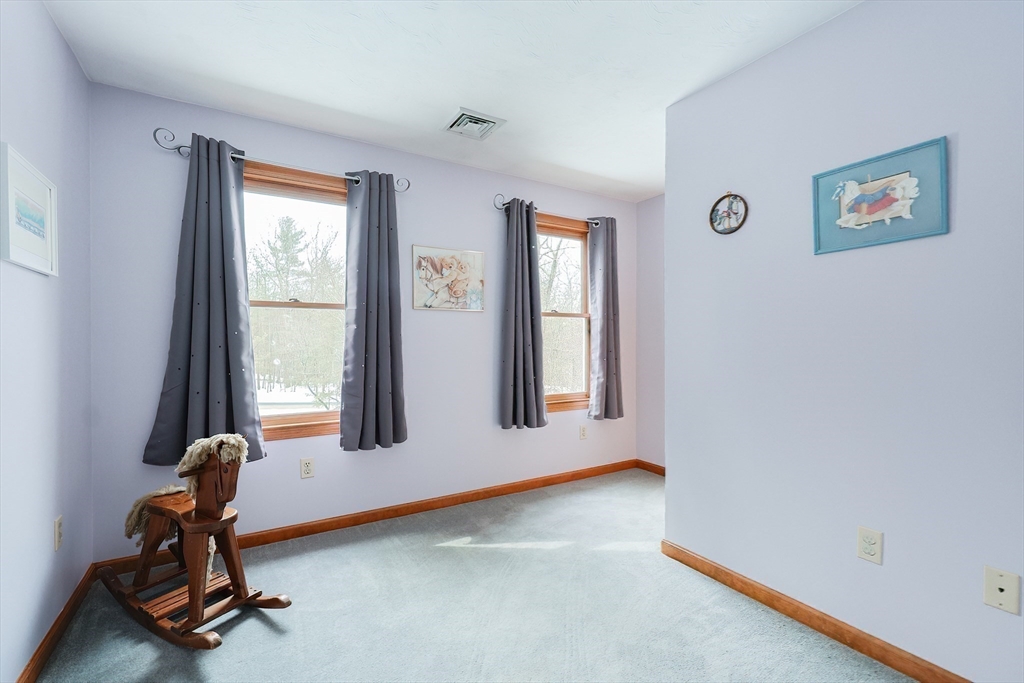 Upton, Massachusetts 01568, United States, 4 Bedrooms Bedrooms, ,3 BathroomsBathrooms,Residential,Pending,83771