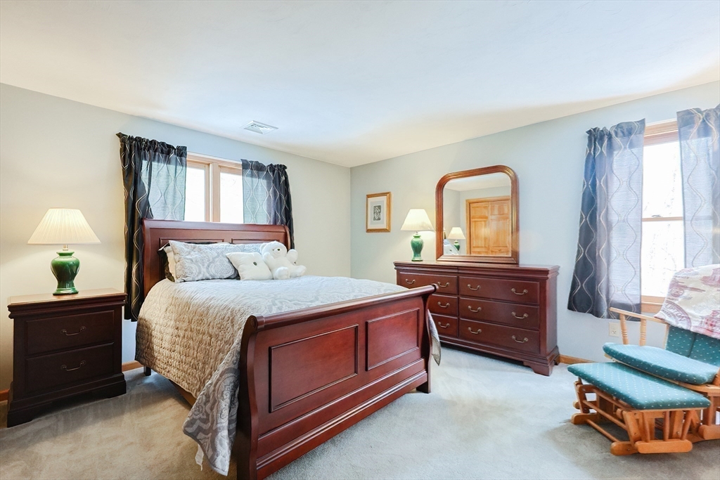 Upton, Massachusetts 01568, United States, 4 Bedrooms Bedrooms, ,3 BathroomsBathrooms,Residential,Pending,83771