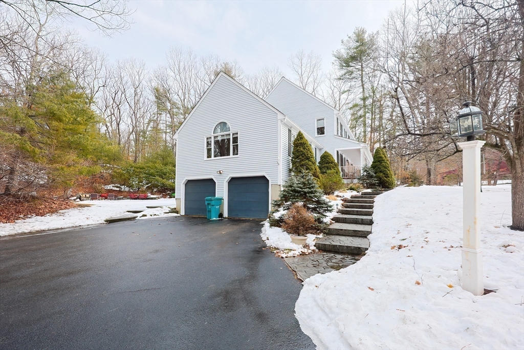 Upton, Massachusetts 01568, United States, 4 Bedrooms Bedrooms, ,3 BathroomsBathrooms,Residential,Pending,83771