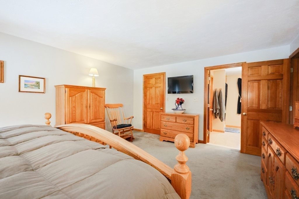 Upton, Massachusetts 01568, United States, 4 Bedrooms Bedrooms, ,3 BathroomsBathrooms,Residential,Pending,83771