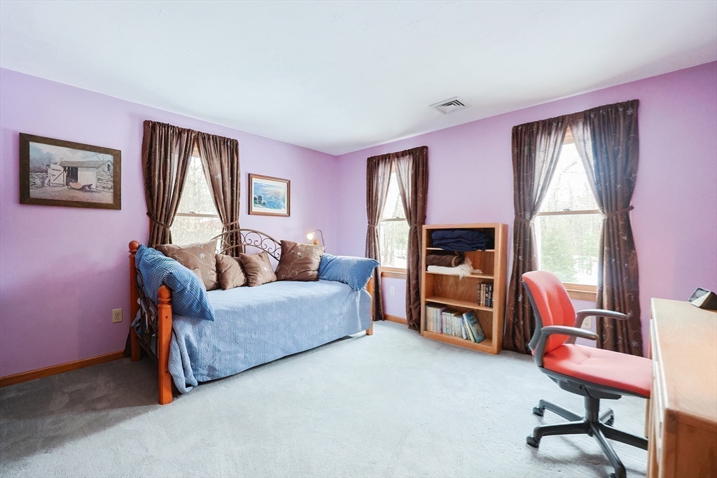 Upton, Massachusetts 01568, United States, 4 Bedrooms Bedrooms, ,3 BathroomsBathrooms,Residential,Pending,83771