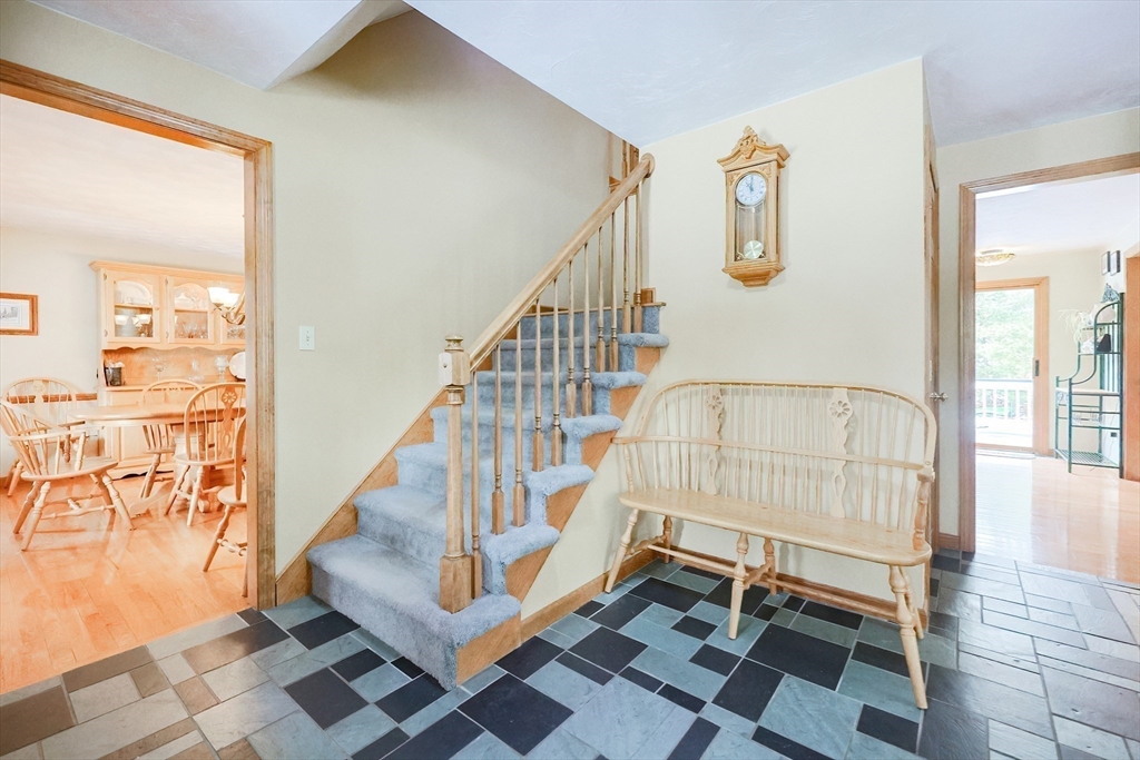 Upton, Massachusetts 01568, United States, 4 Bedrooms Bedrooms, ,3 BathroomsBathrooms,Residential,Pending,83771