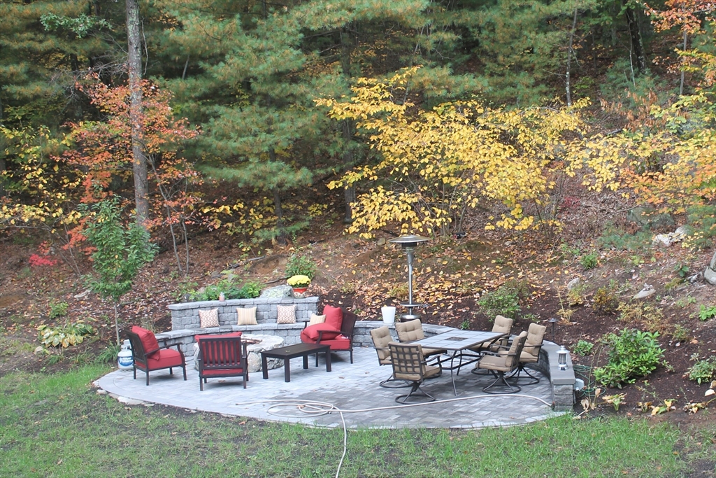 Upton, Massachusetts 01568, United States, 4 Bedrooms Bedrooms, ,3 BathroomsBathrooms,Residential,Pending,83771