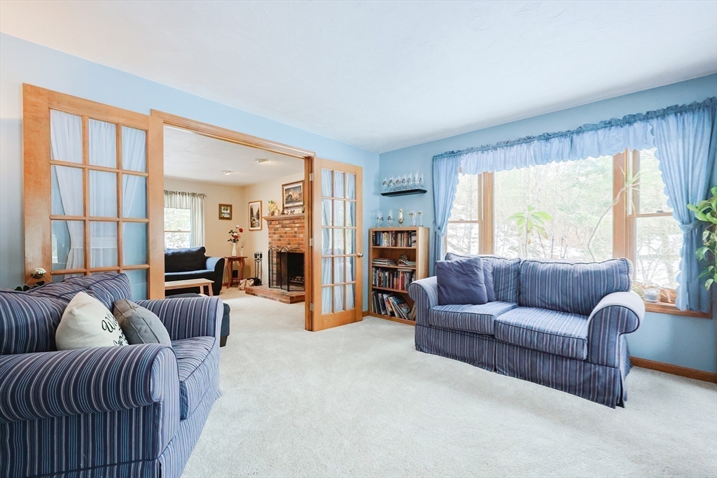 Upton, Massachusetts 01568, United States, 4 Bedrooms Bedrooms, ,3 BathroomsBathrooms,Residential,Pending,83771