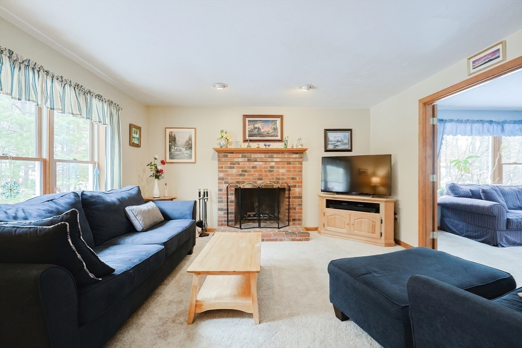 Upton, Massachusetts 01568, United States, 4 Bedrooms Bedrooms, ,3 BathroomsBathrooms,Residential,Pending,83771