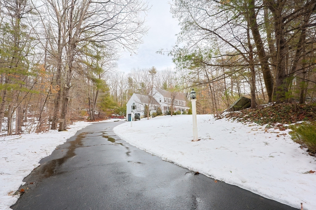 Upton, Massachusetts 01568, United States, 4 Bedrooms Bedrooms, ,3 BathroomsBathrooms,Residential,Pending,83771