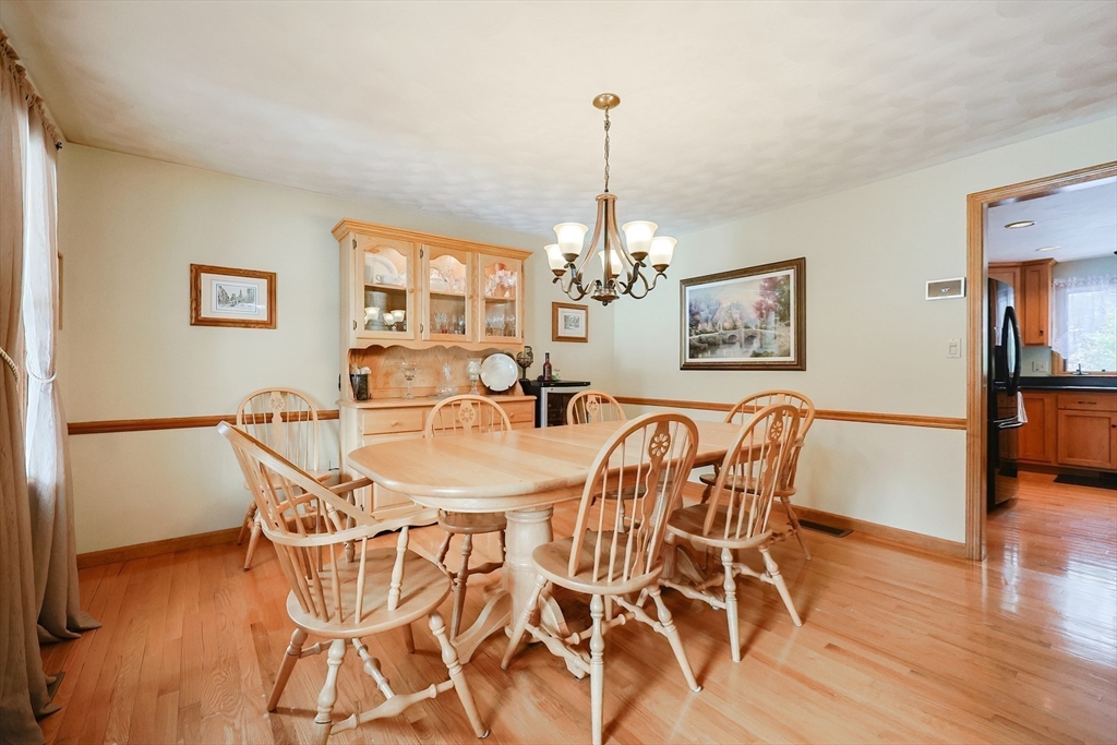 Upton, Massachusetts 01568, United States, 4 Bedrooms Bedrooms, ,3 BathroomsBathrooms,Residential,Pending,83771