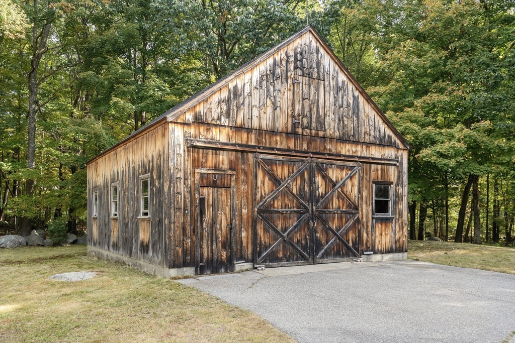 7 Gowing Ln