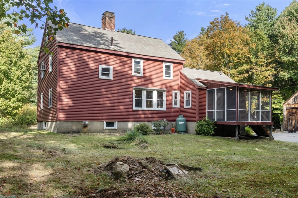 7 Gowing Ln