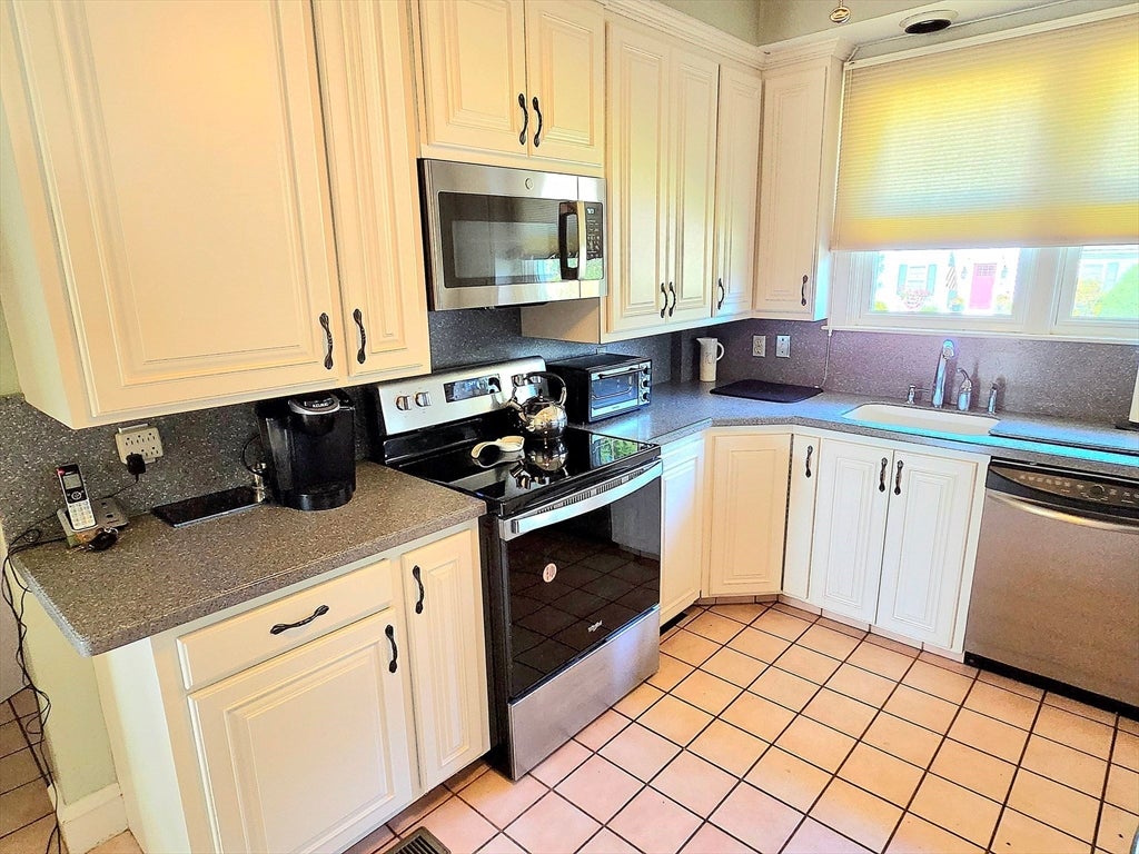 1015 Madison St, Fall River, MA Photo #18