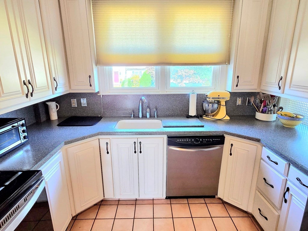 1015 Madison St, Fall River, MA Photo #17