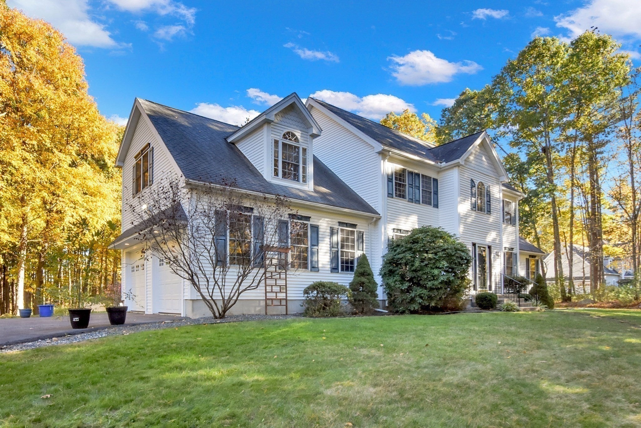 2 Fairway View Dr