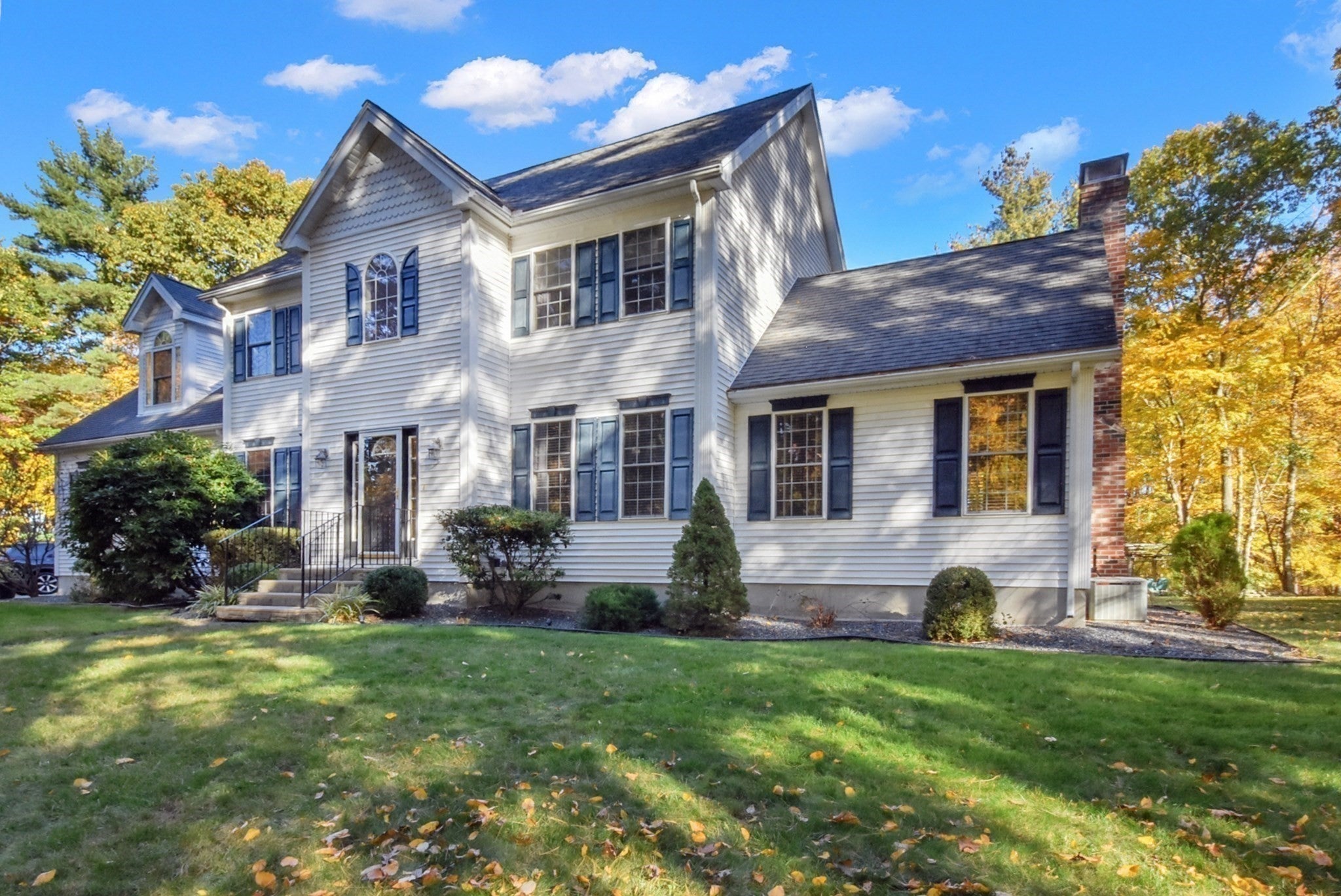 2 Fairway View Dr
