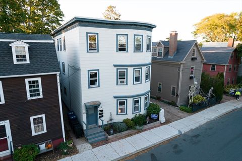 72 Derby St Salem MA 01970