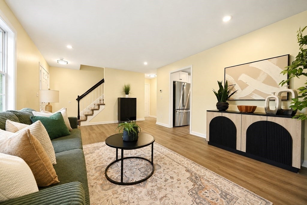 345 Laurel St