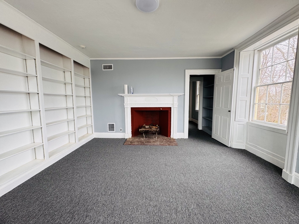 132 N Main St 1
