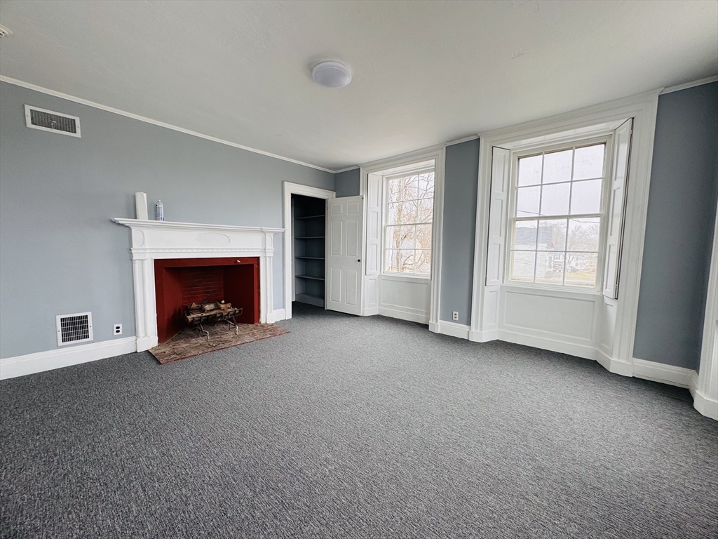 132 N Main St 1