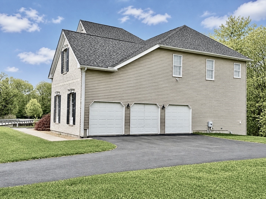 39 Whitehall Way, Bellingham, MA, 39 Whitehall Way, Bellingham, MA Photo #41