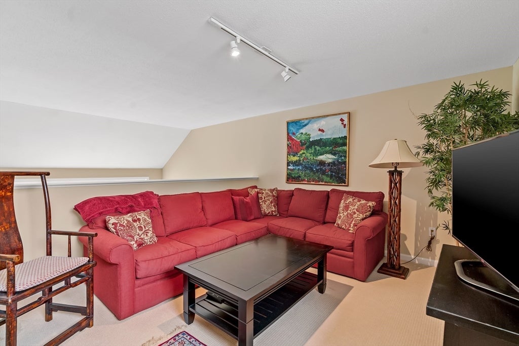 64 Pickwick Way #64, Wayland, MA Photo #12