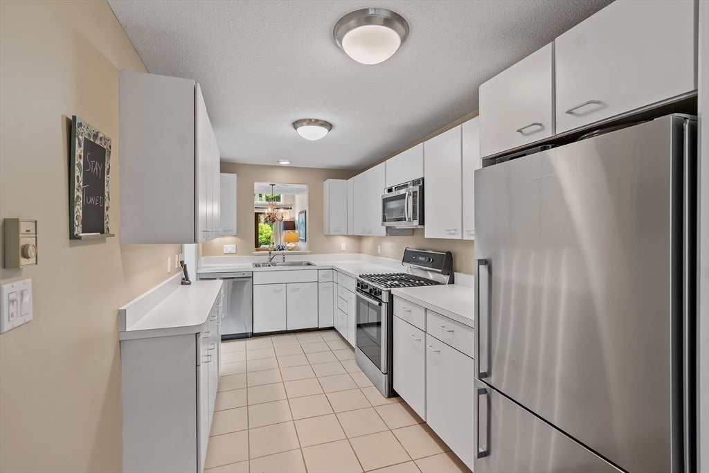 64 Pickwick Way #64, Wayland, MA Photo #4