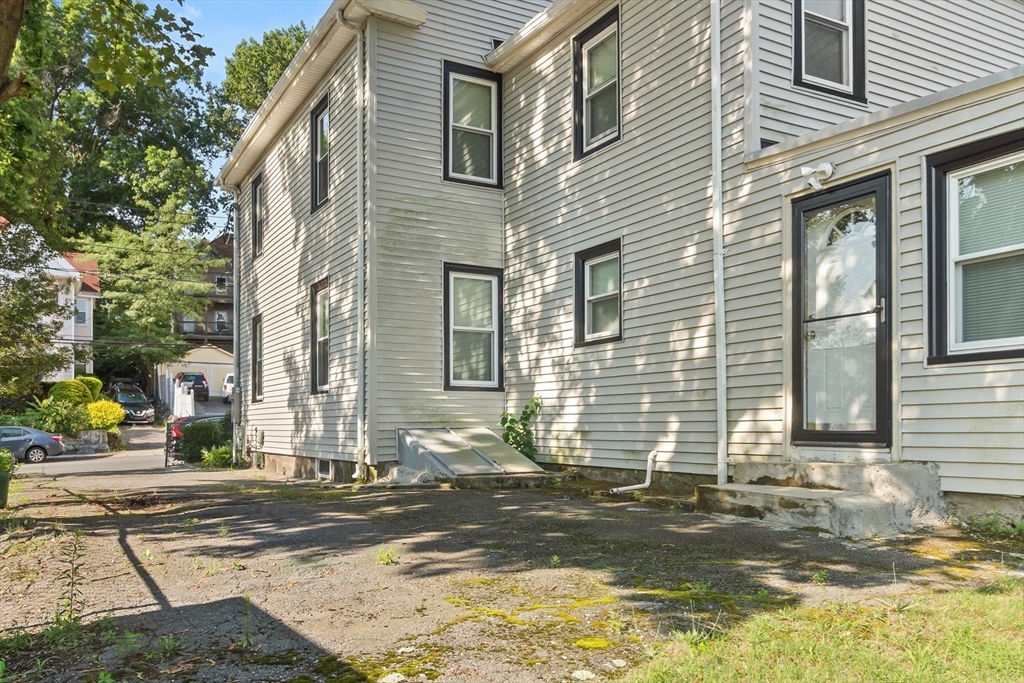 20 Rosseter St