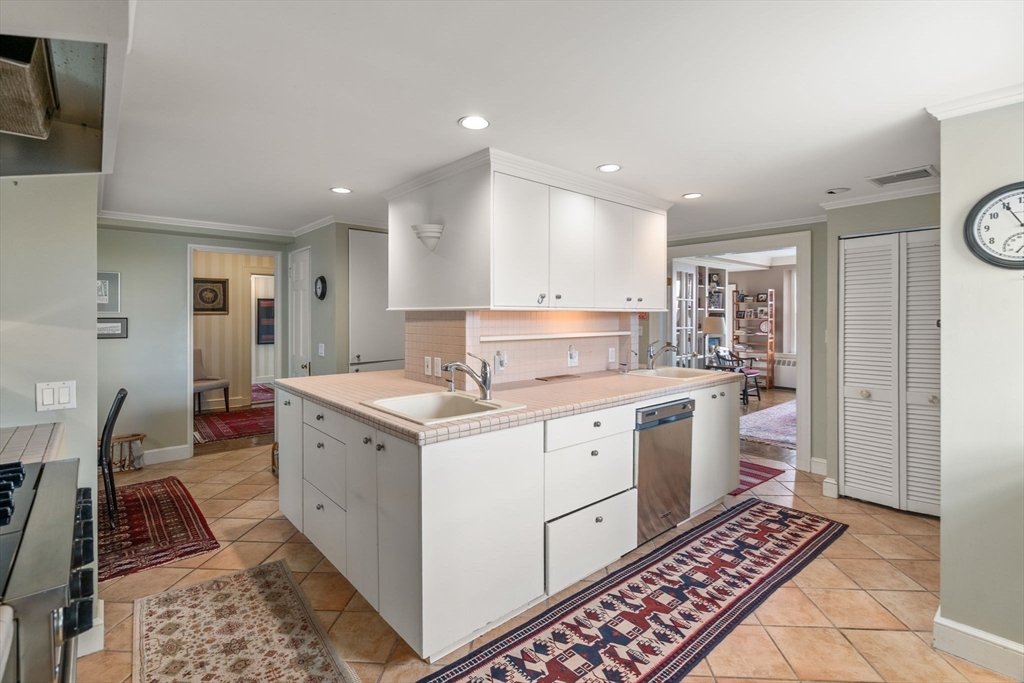 274 Beacon Street 8R