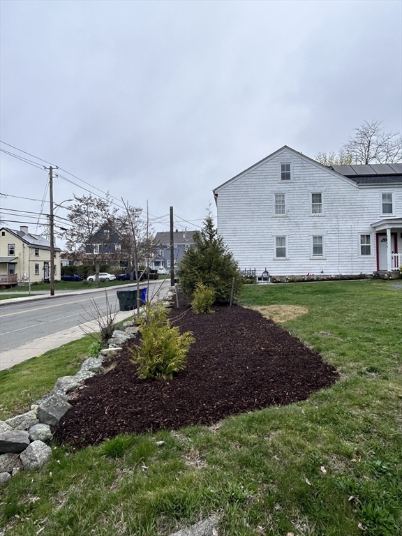 3063 N Main St