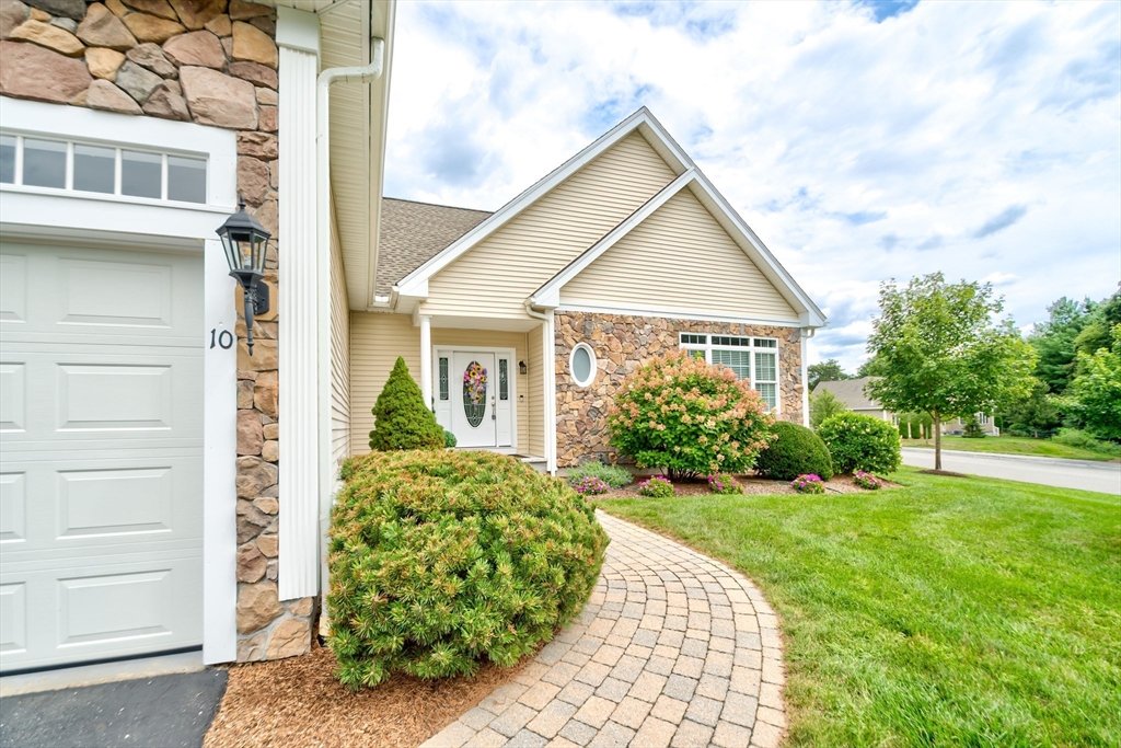 10 Dunrobin Cir 10