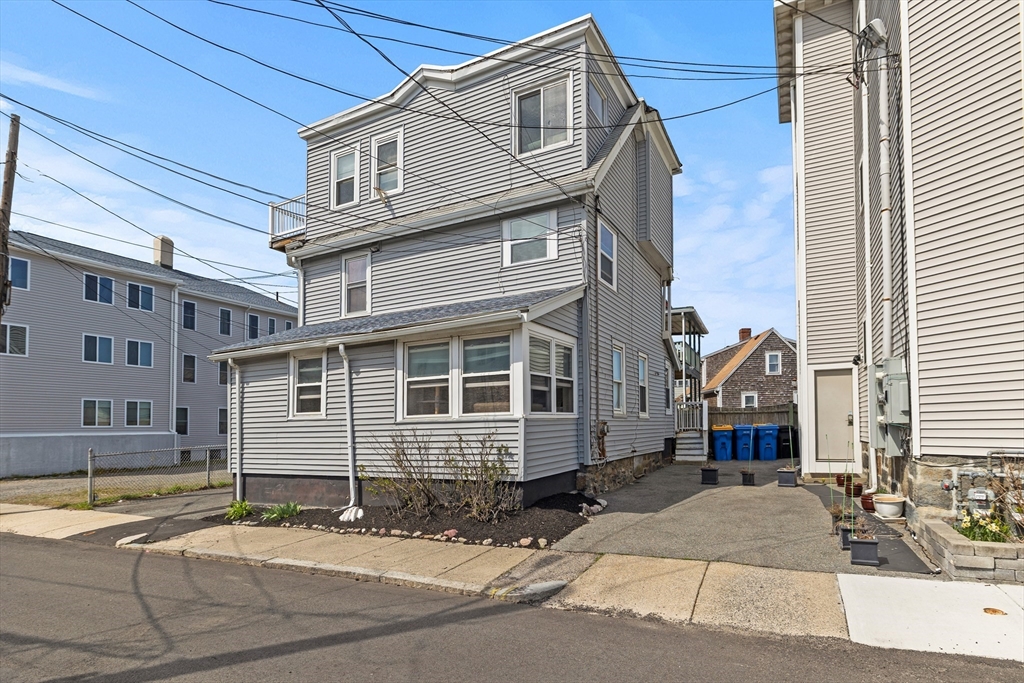 64 Moore St