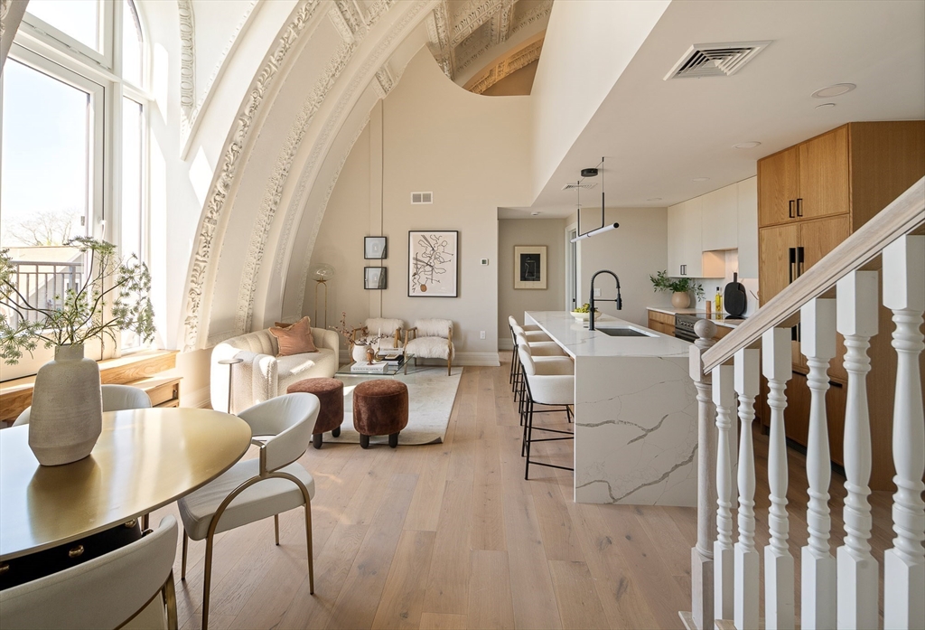61 Hall Street PH 18