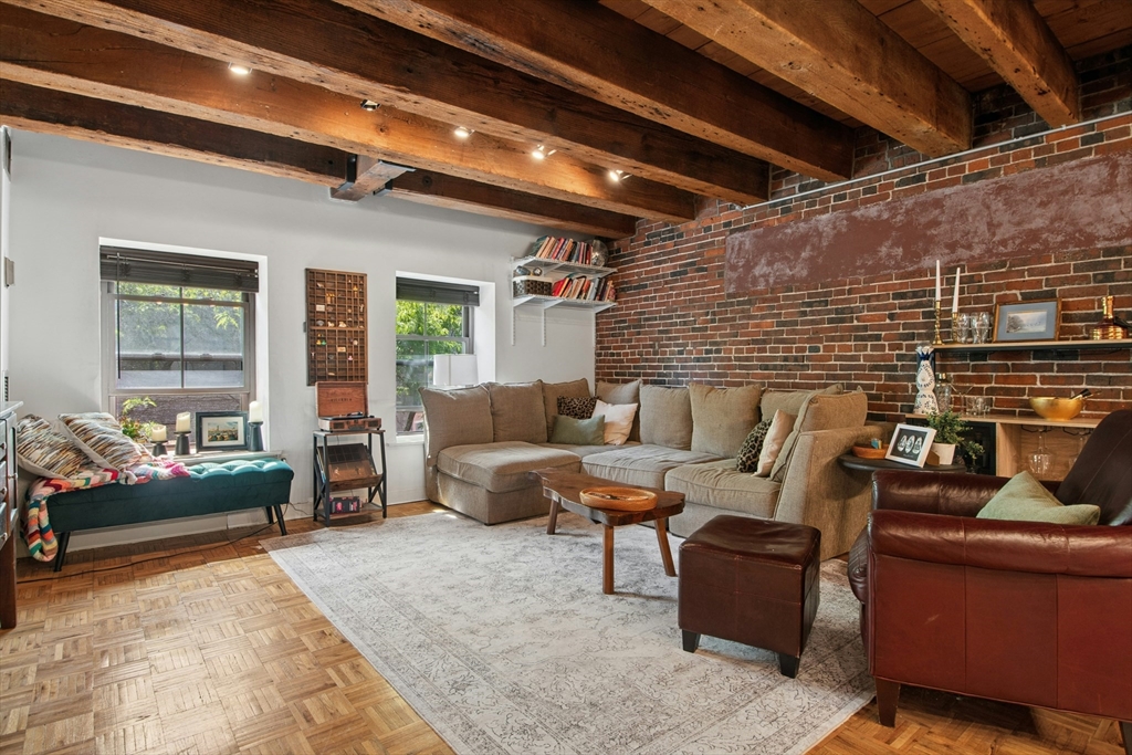 120 Commercial St 4-4